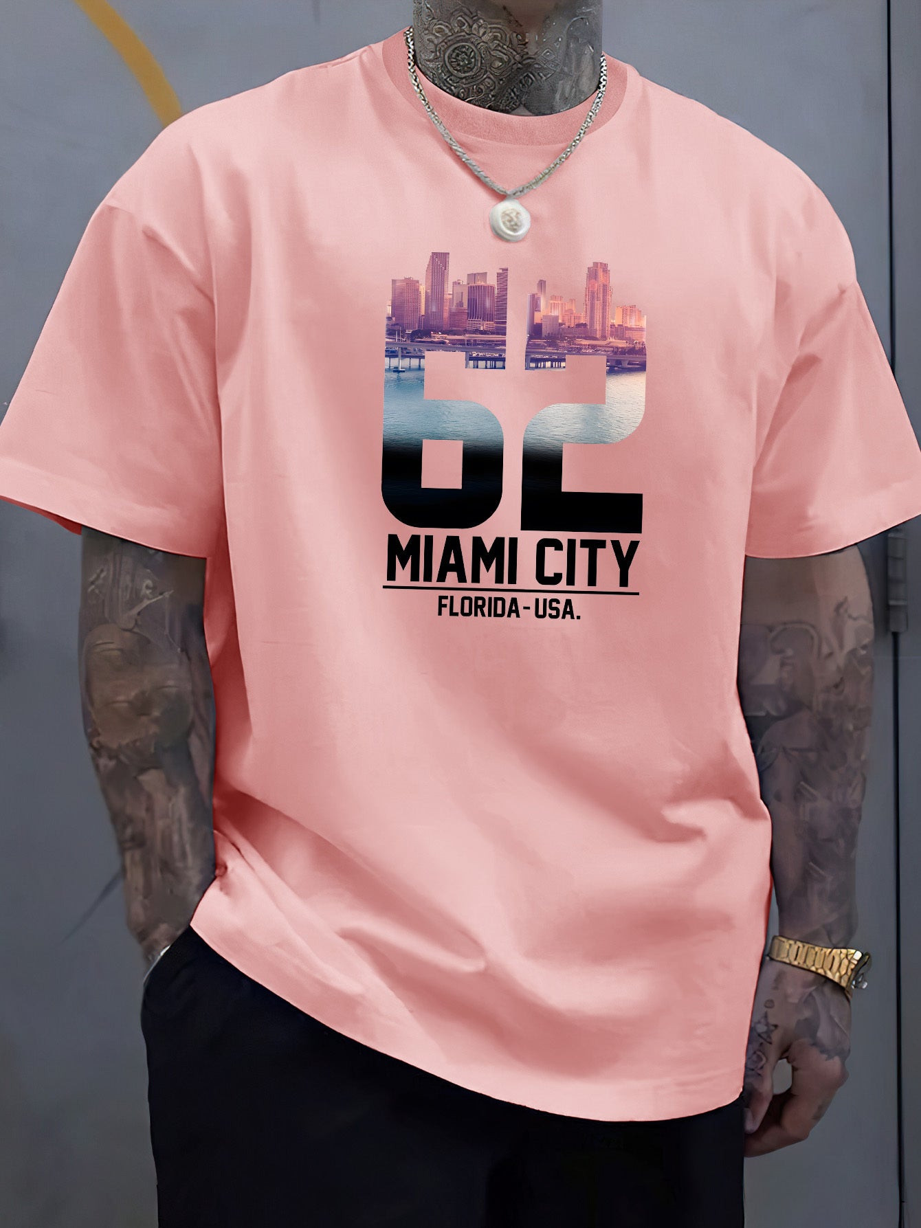 "T-shirt décontracté pour homme "Miami City", impression créative, haut à manches courtes et col rond, style streetwear moderne pour homme"