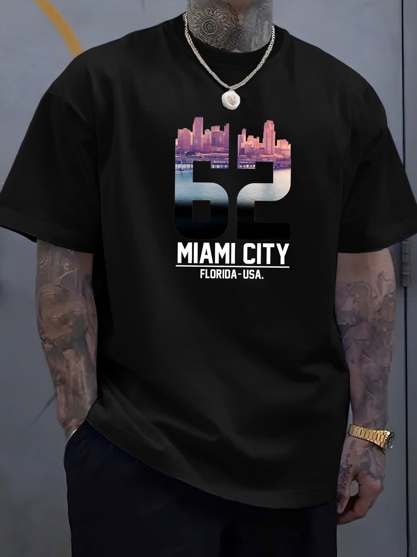 "T-shirt décontracté pour homme "Miami City", impression créative, haut à manches courtes et col rond, style streetwear moderne pour homme"