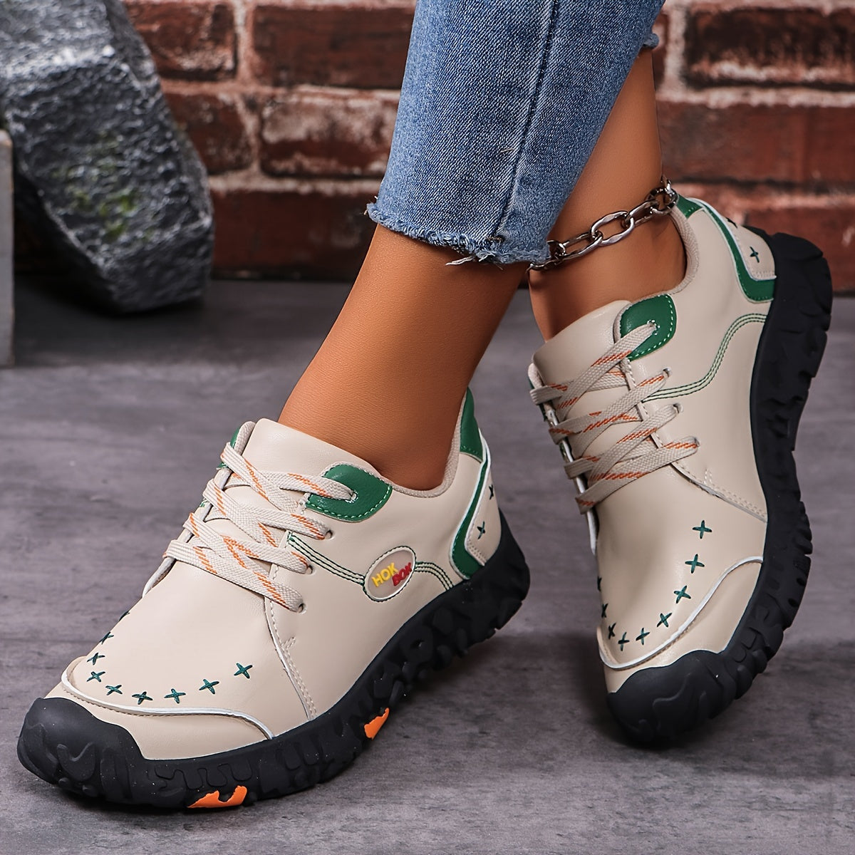 Women's hiking shoes, non-slip, breathable mesh upper, rubber outsole, suitable for four seasons 